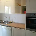Sandra פורץ