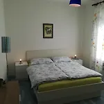 Sandra פורץ